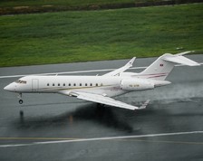 Bombardier Global series ultra-long-range jet lands on wet runway