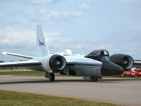 English Electric Canberra: Britain's First Active Service Jet Bomber ...