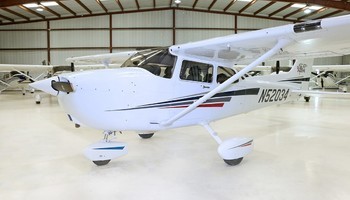 2002 cessna 172sp skyhawk exterior