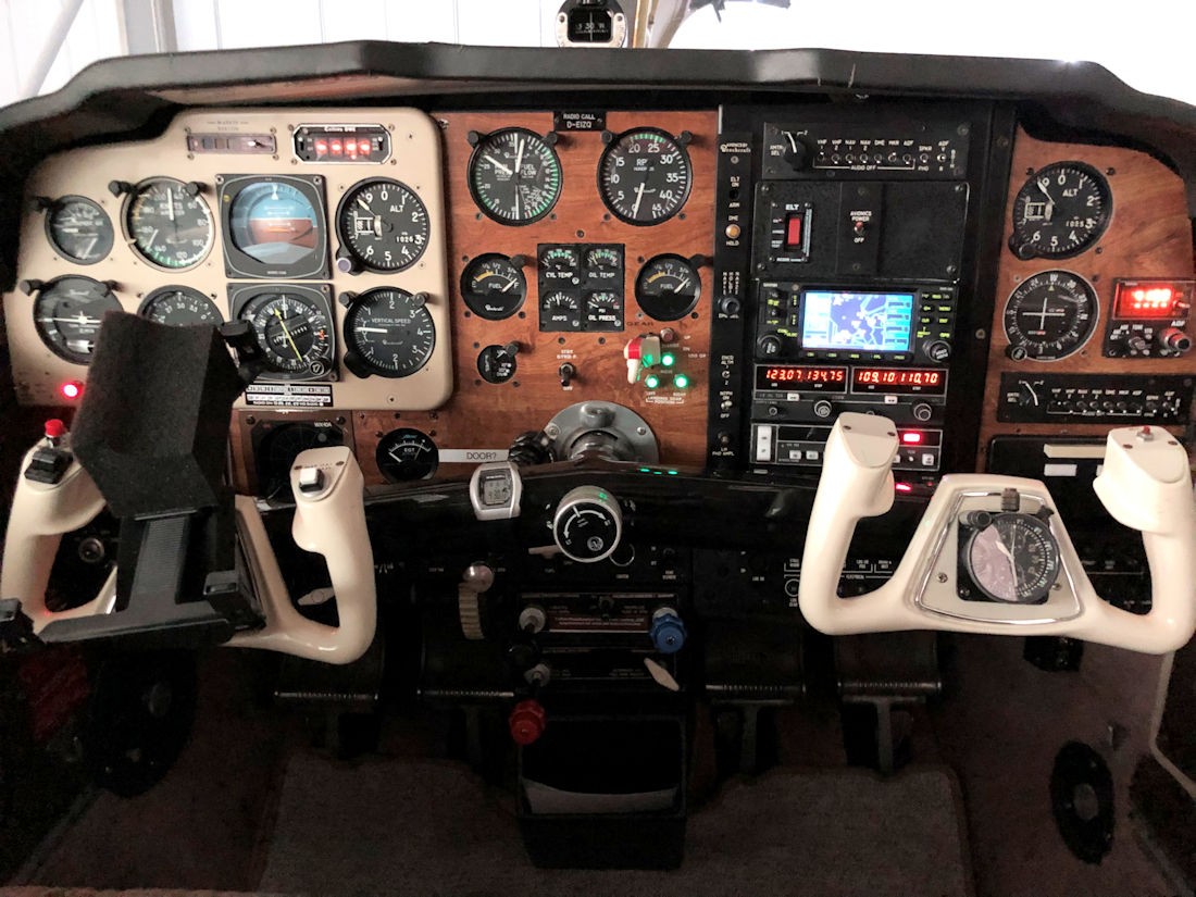 비치크래프트 F33A Bonanza 1986 사진 7