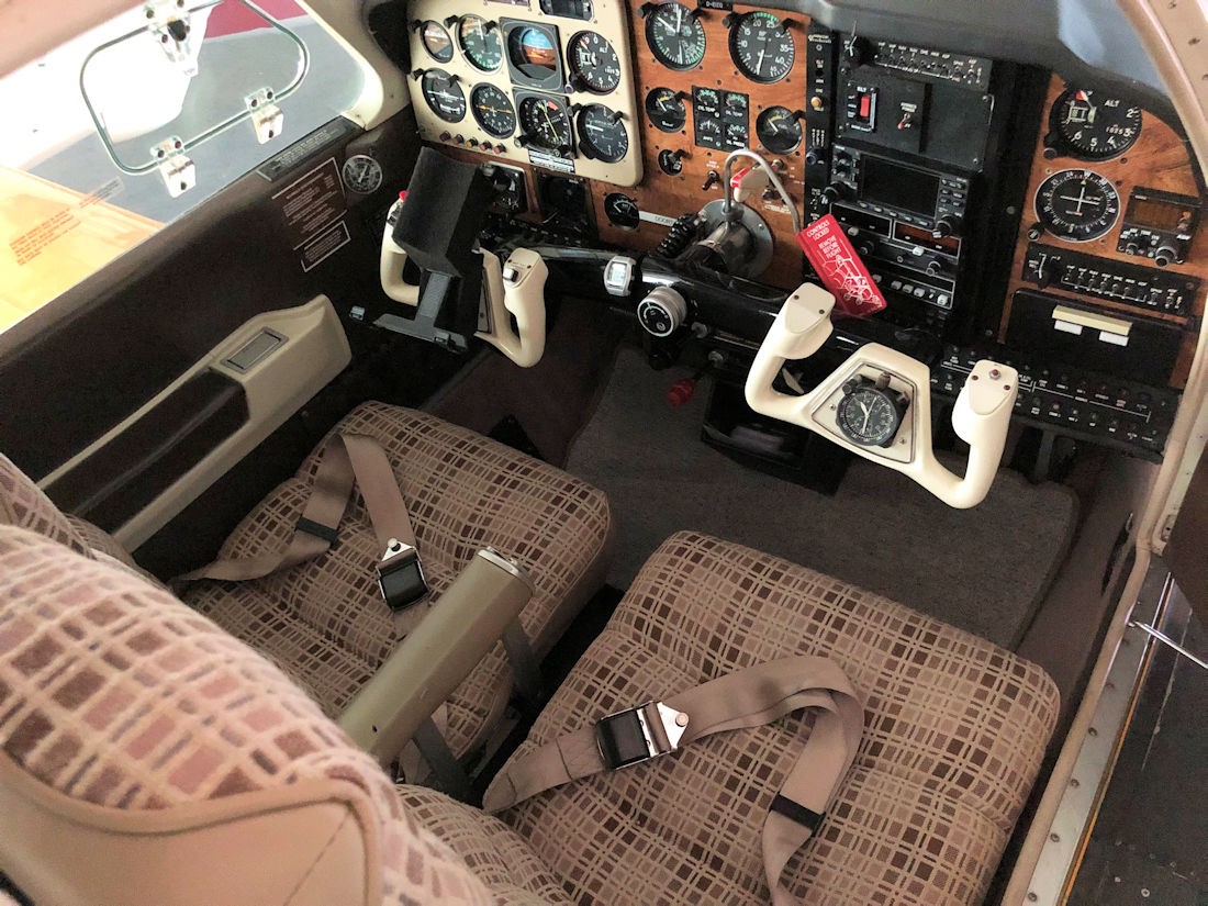 비치크래프트 F33A Bonanza 1986 사진 6