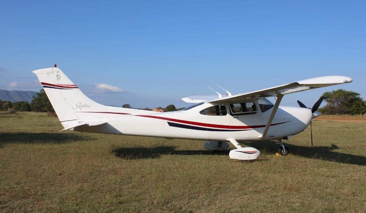 1999 Cessna 182S Skylane, photo 2