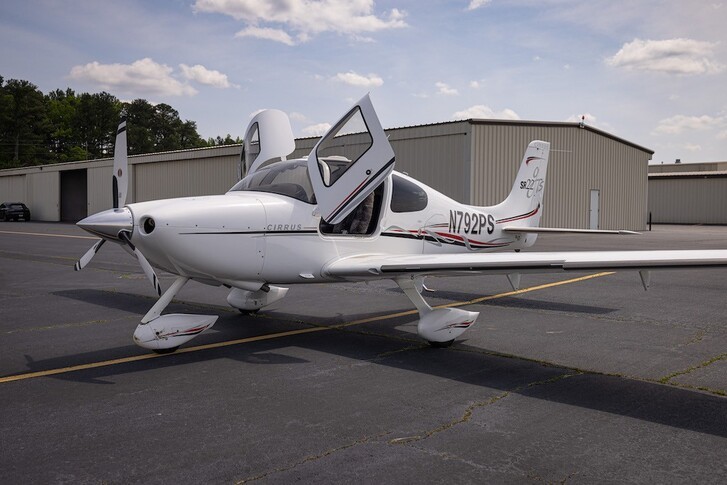 Cirrus SR22 G2 Exterior