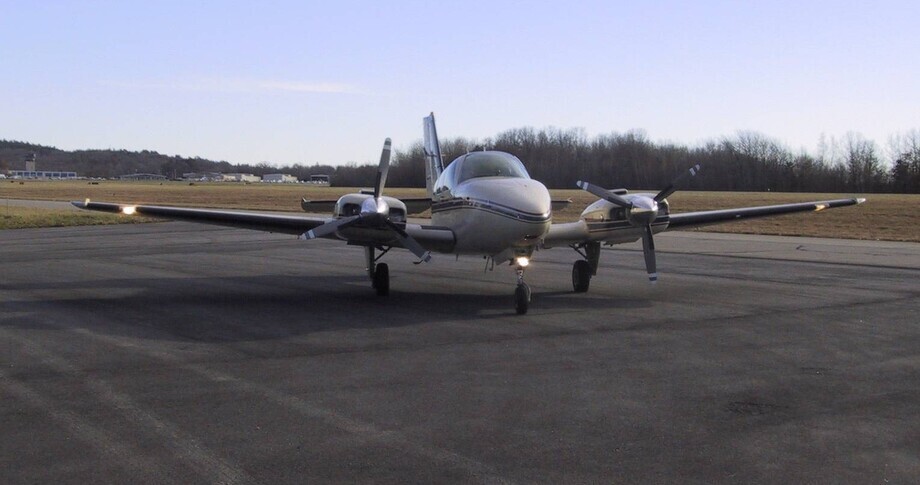 Beechcraft 58 Baron on the runway