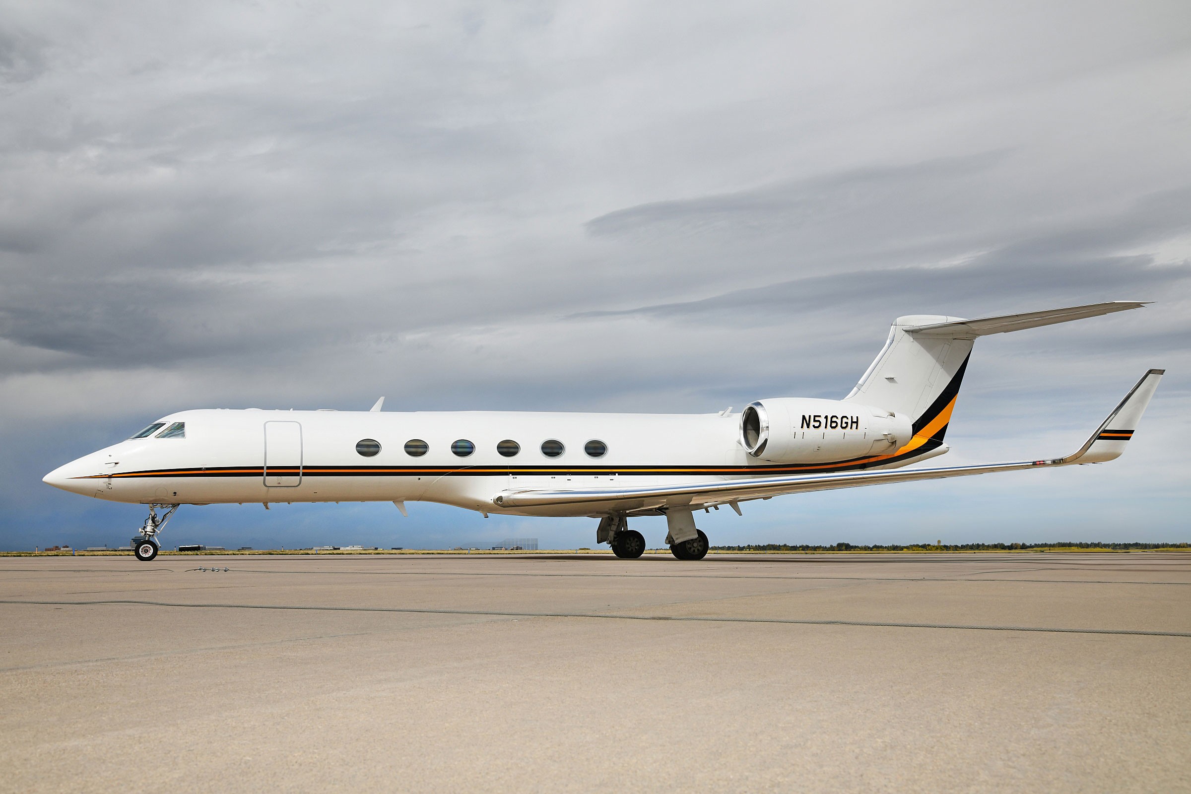 1998 Gulfstream V For Sale MN, US. 11400 hrs. AvBuyer