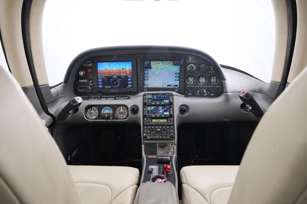 시러스 SR22 2004 사진 3