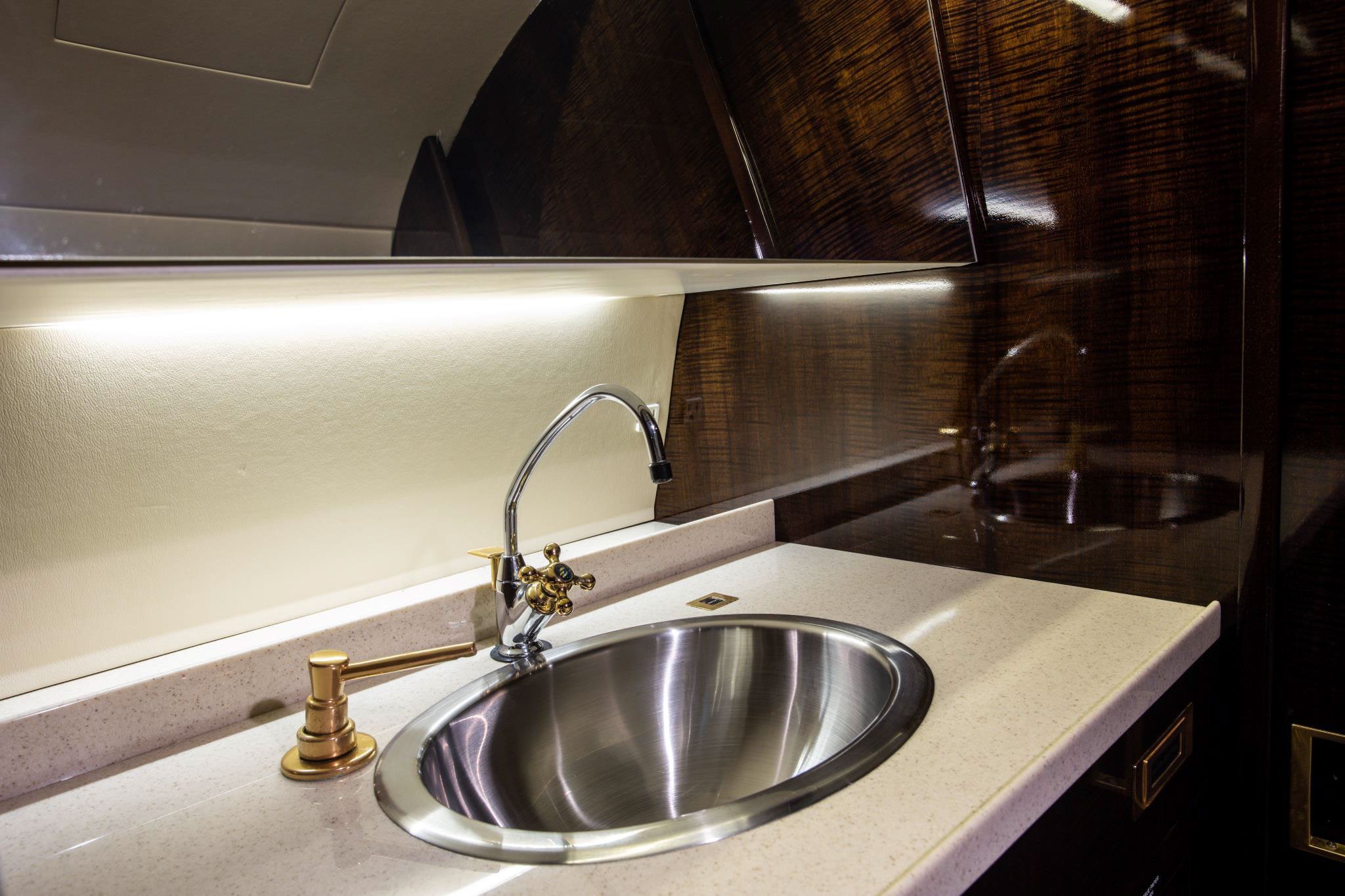 1998 Hawker 800XP For Sale NJ, US. 6697 hrs. AvBuyer