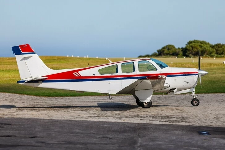 Beechcraft F33A Bonanza