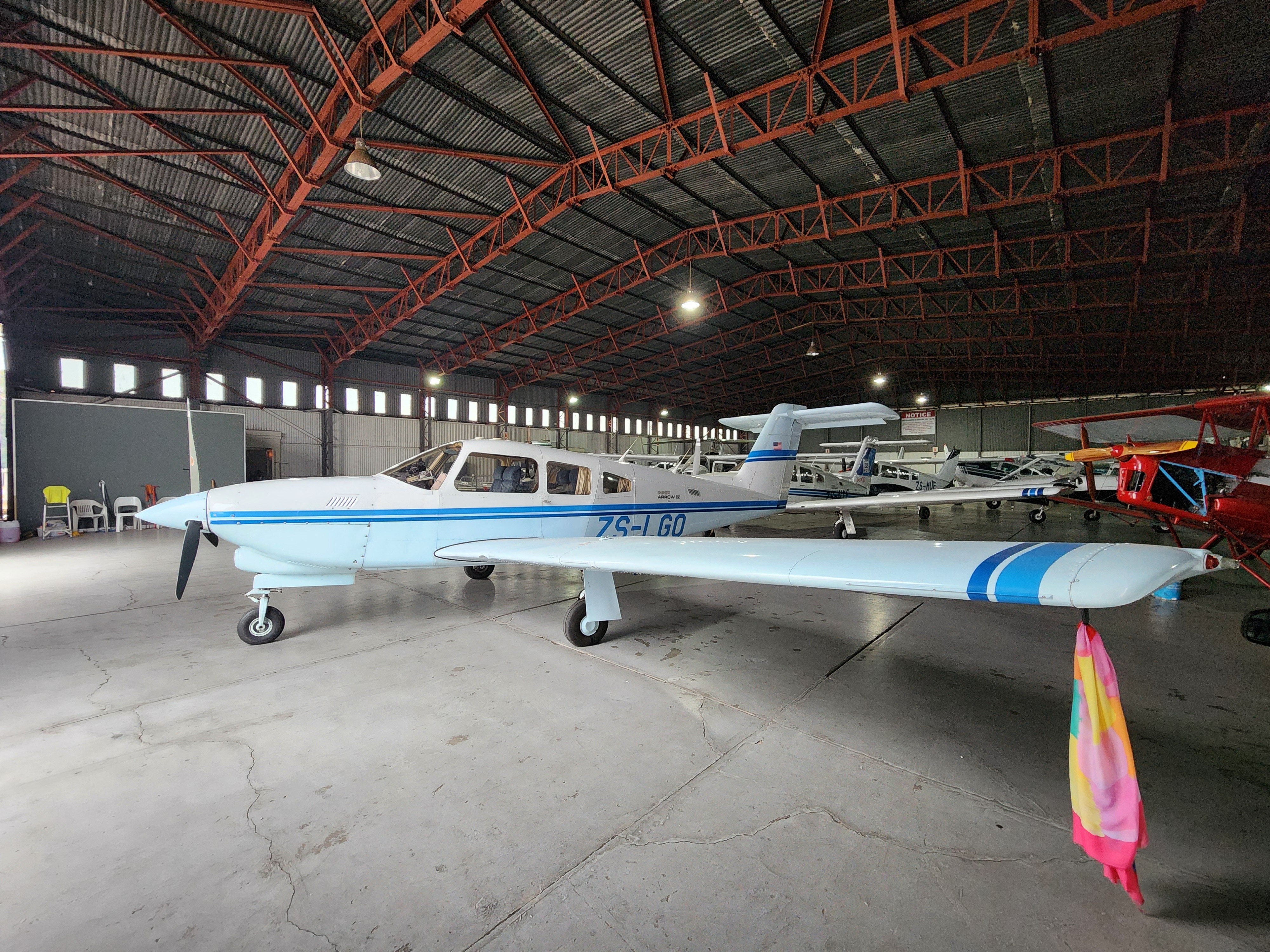 1983 Piper Arrow IV, photo 2