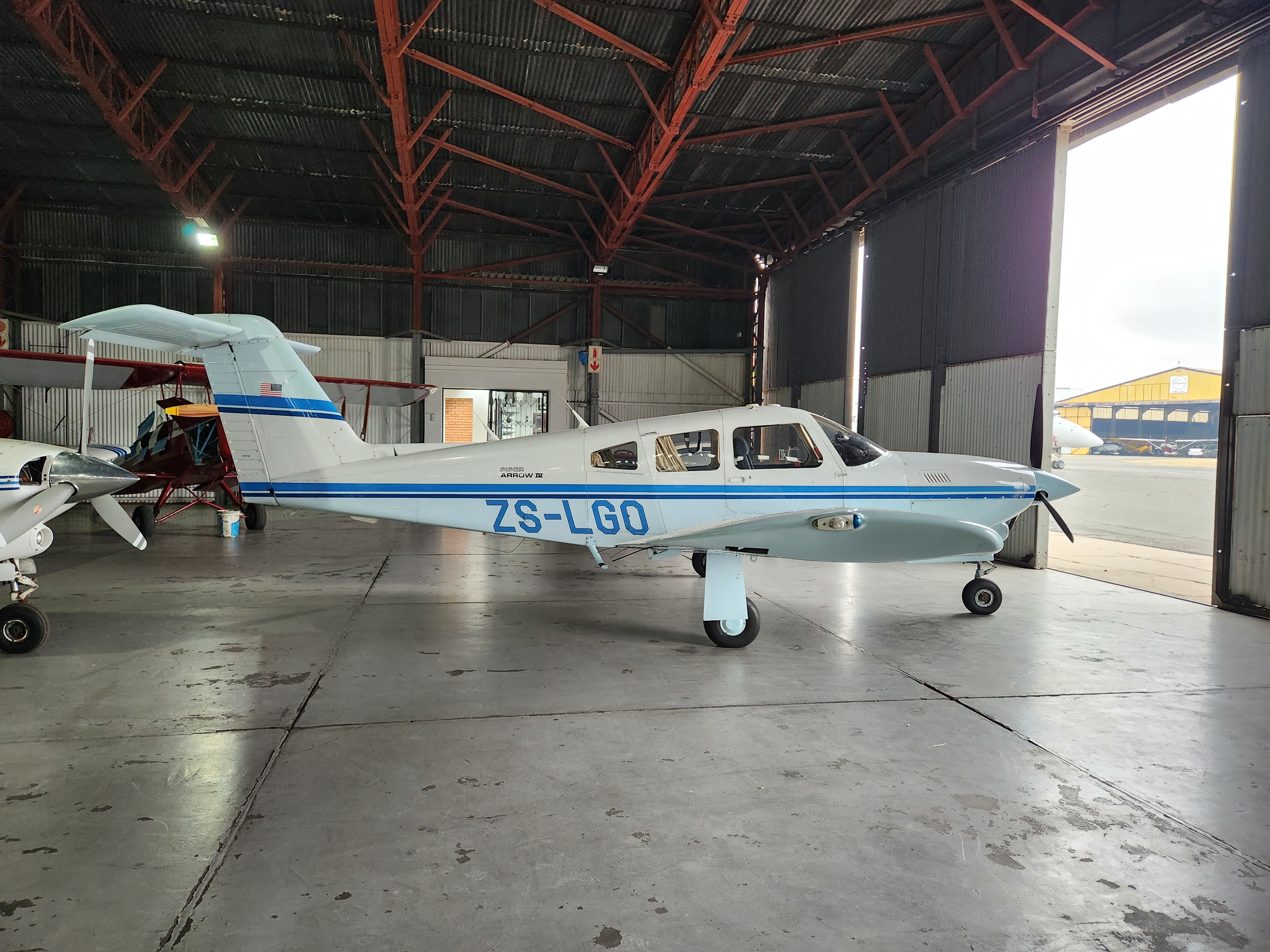 1983 Piper Arrow IV, photo 1