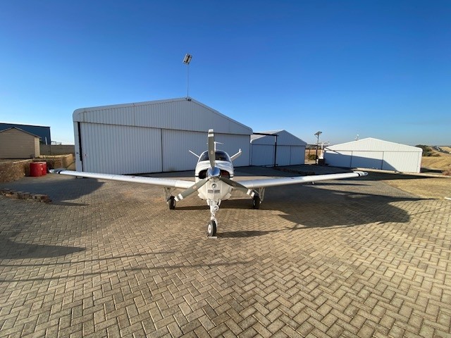 비치크래프트 V35B Bonanza 1974 사진 2