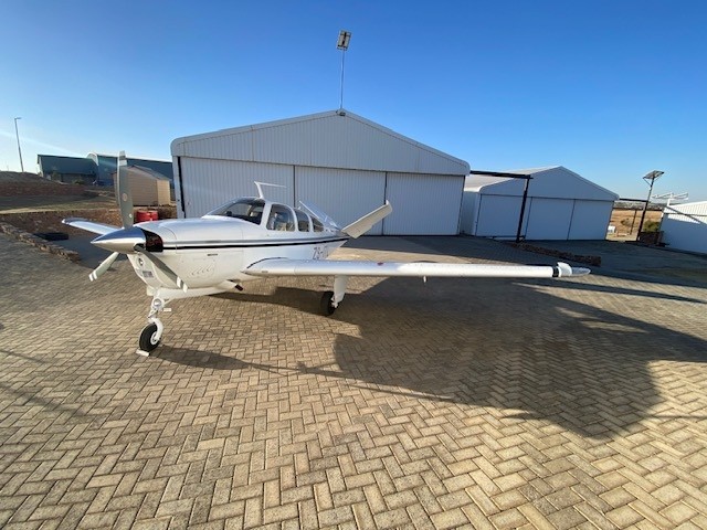 비치크래프트 V35B Bonanza 1974 사진 3