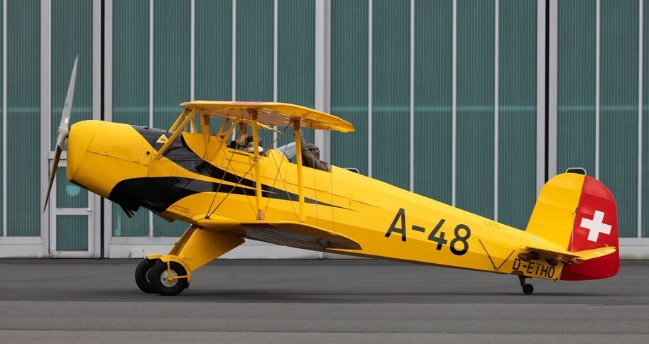 Buecker Jungmann 131 A 48