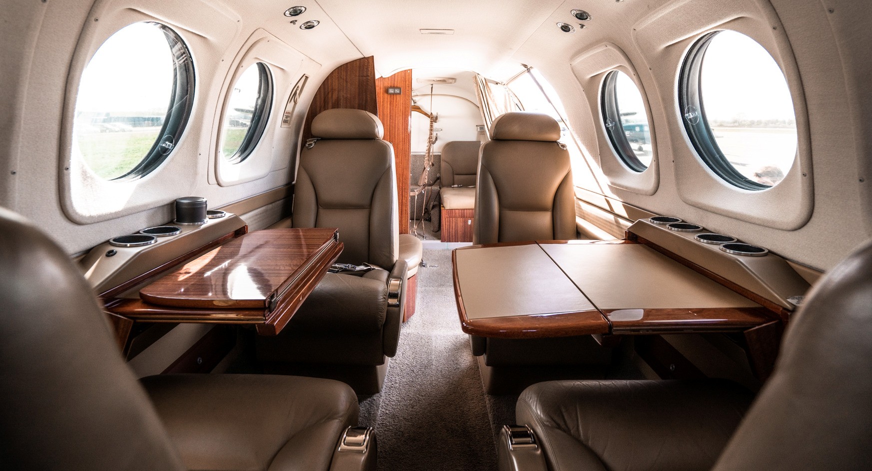 2010 Beechcraft King Air C90GTx, photo 4