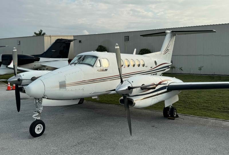 1988 Beechcraft King Air 300, photo 2