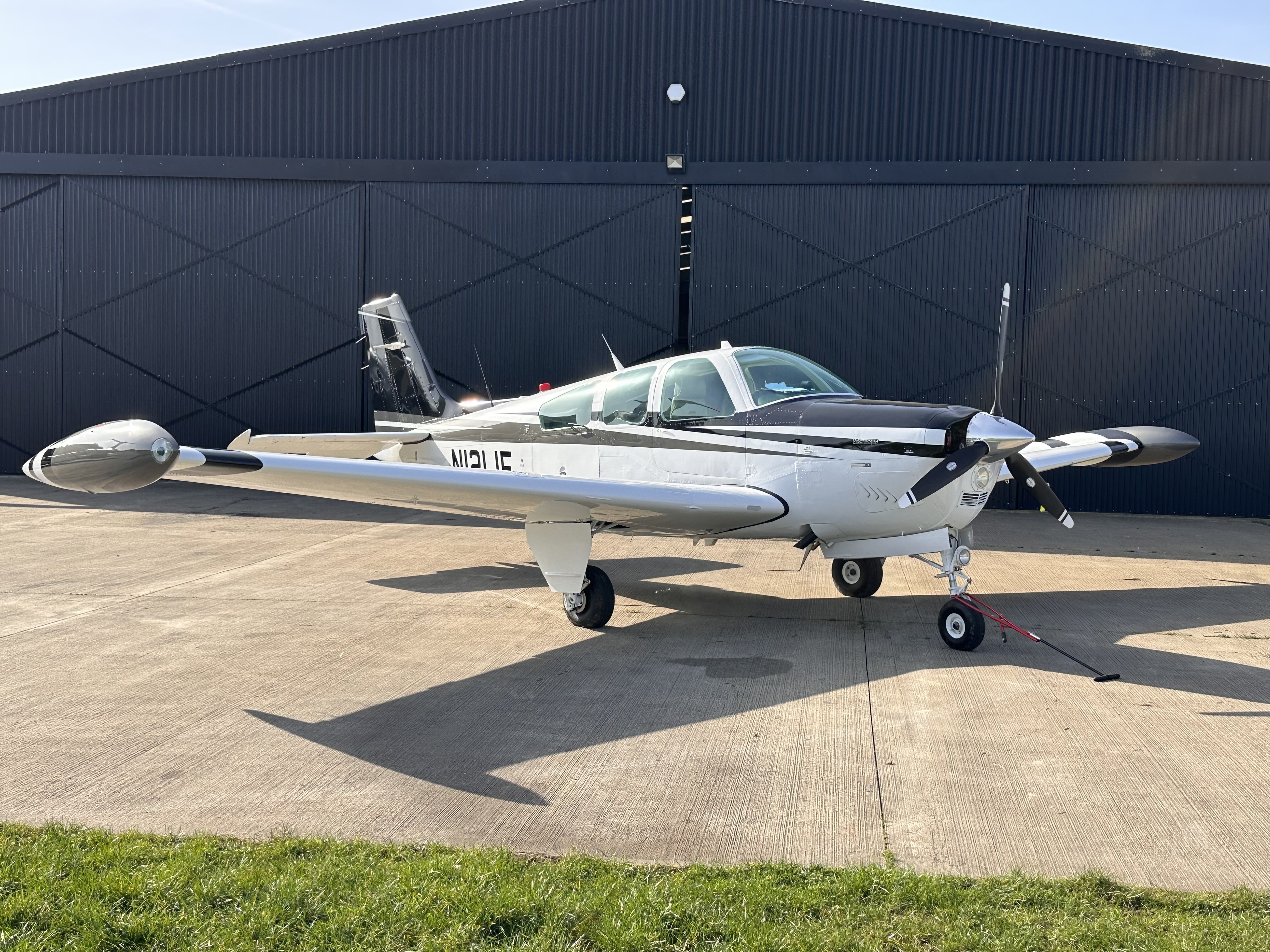 비치크래프트 F33A Bonanza 1991 사진 1