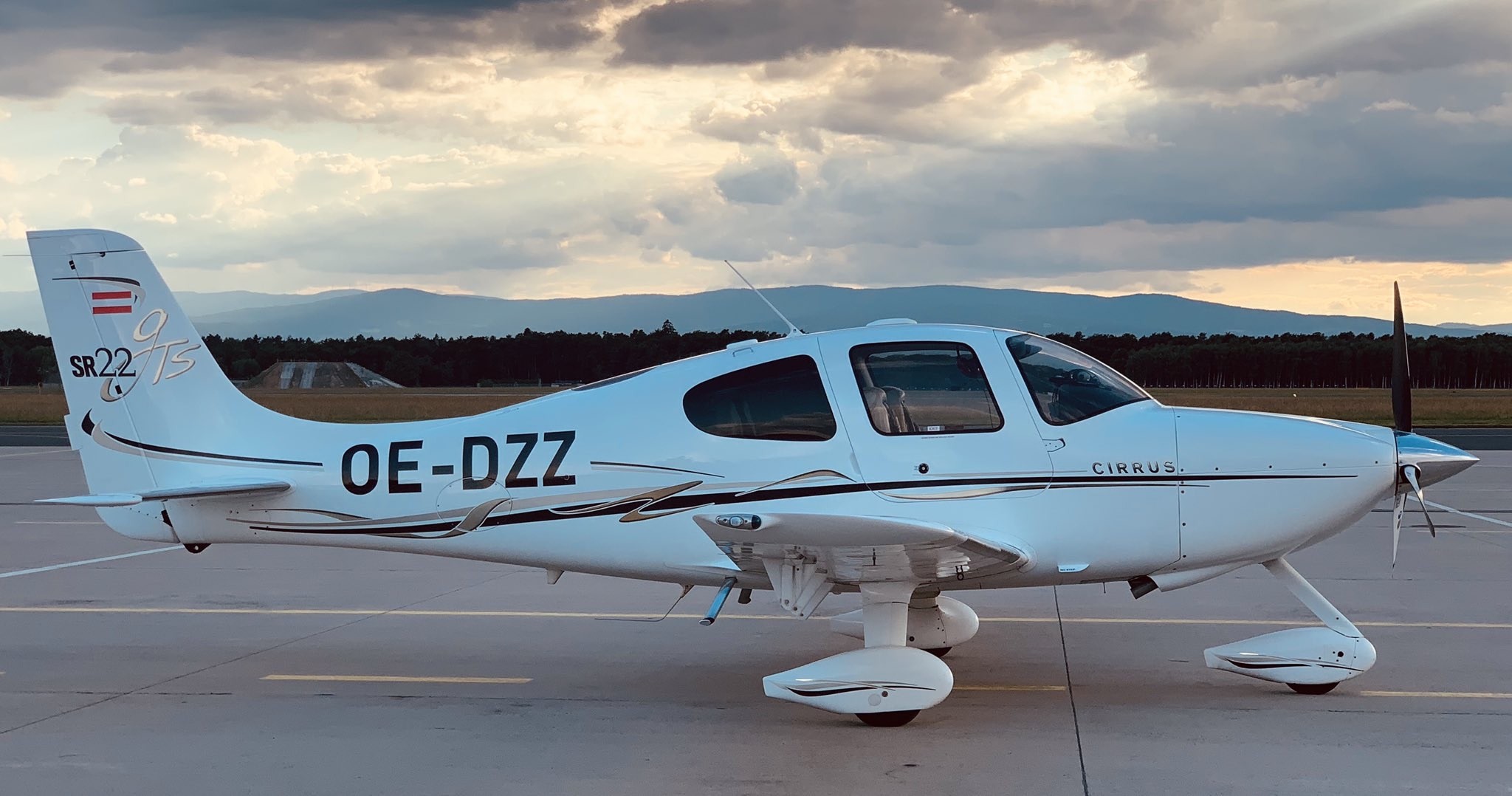 2006 Cirrus SR22 G2 GTS For Sale Austria 1230 Hrs AvBuyer 2006-cirrus-sr22-g2-gts-for-sale-austria-1230-hrs-avbuyer