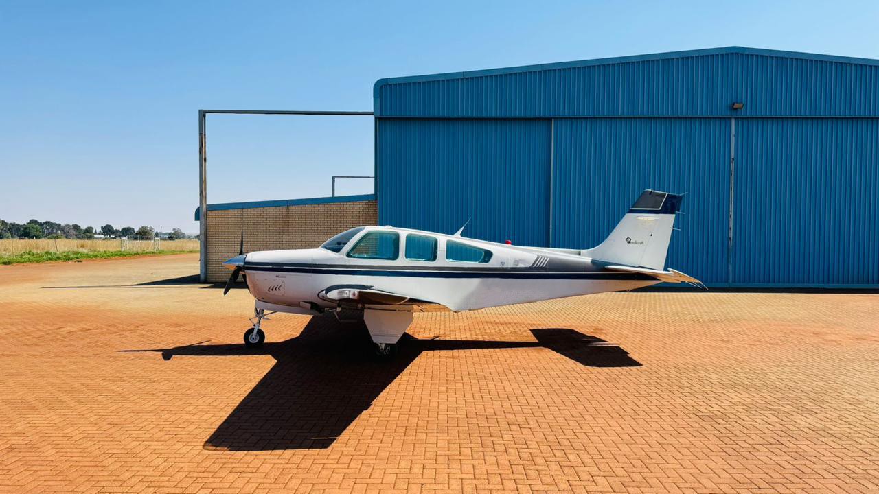 비치크래프트 F33A Bonanza 1989 사진 4