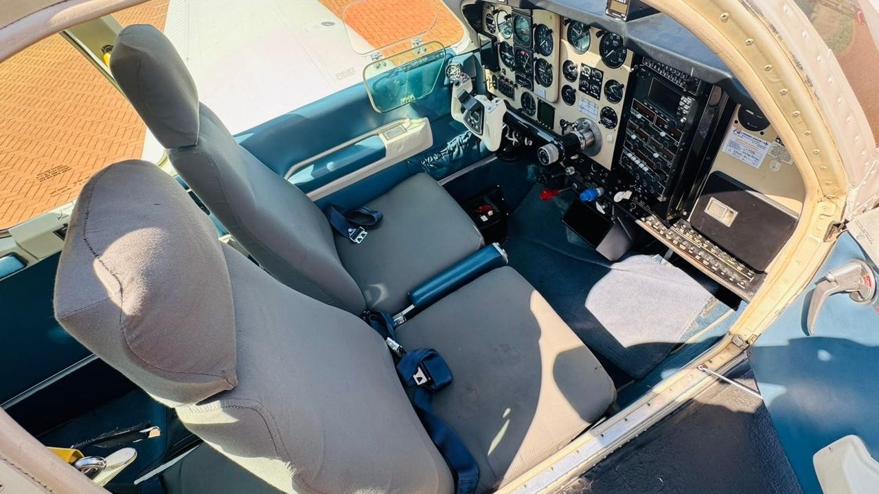 비치크래프트 F33A Bonanza 1989 사진 6
