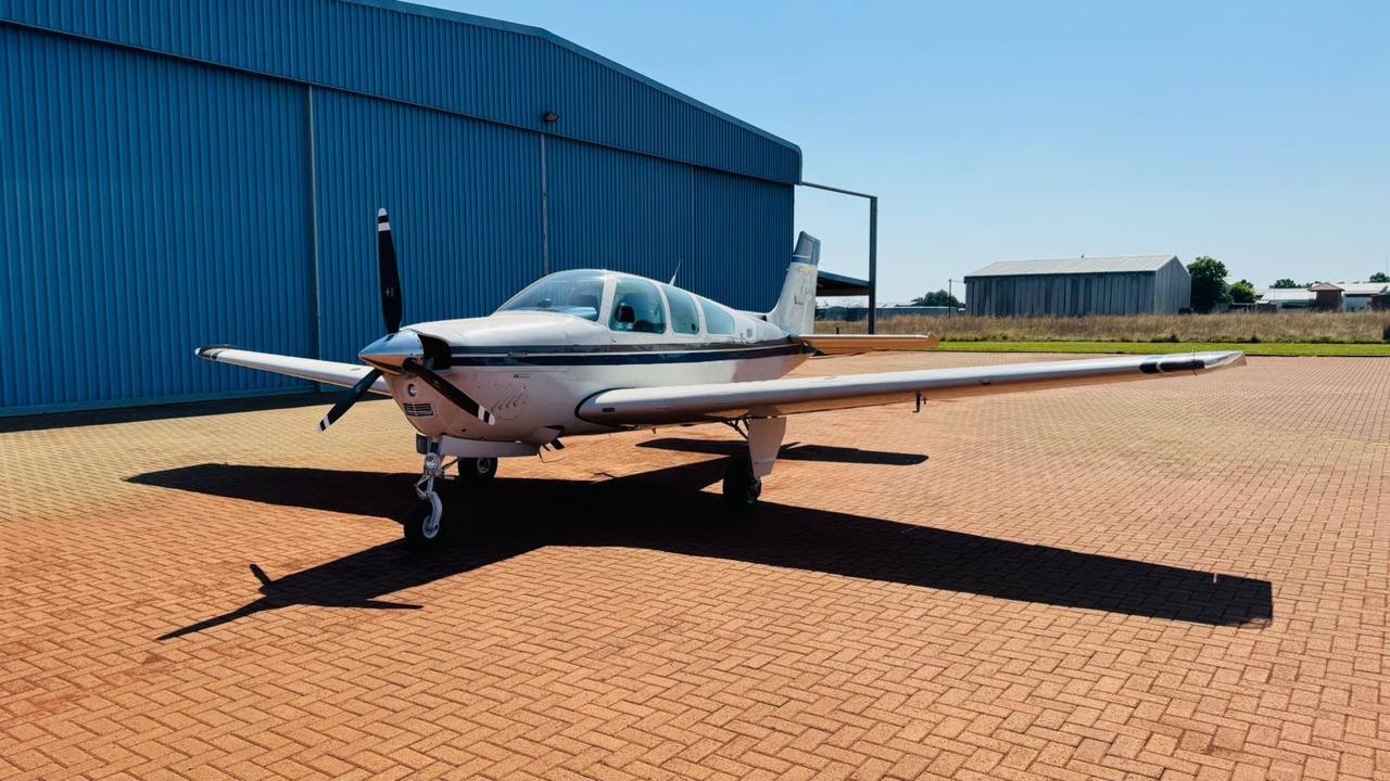 비치크래프트 F33A Bonanza 1989 사진 2