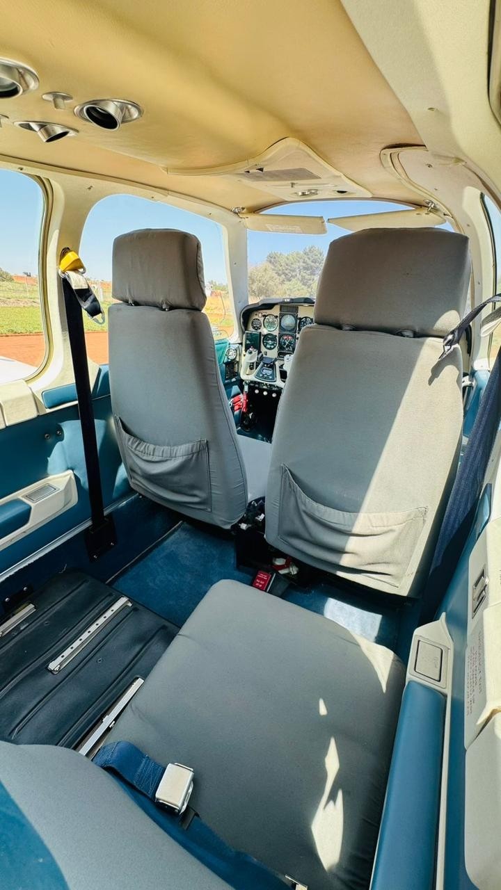 비치크래프트 F33A Bonanza 1989 사진 7
