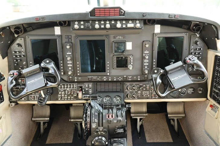 2011 Beechcraft King Air 250, South Africa, photo 2