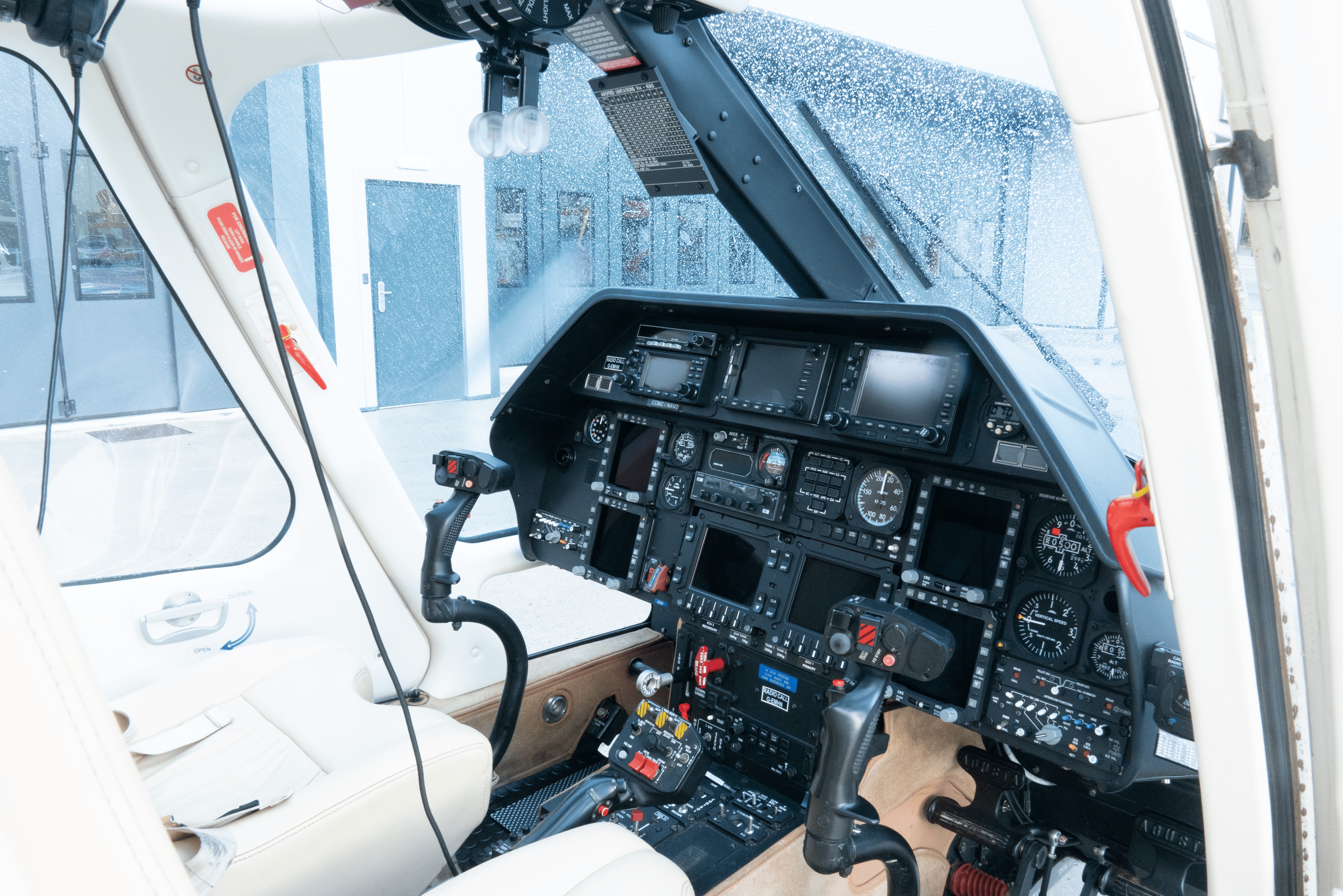 2010 Agustawestland Leonardo AW109S Grand, photo 4