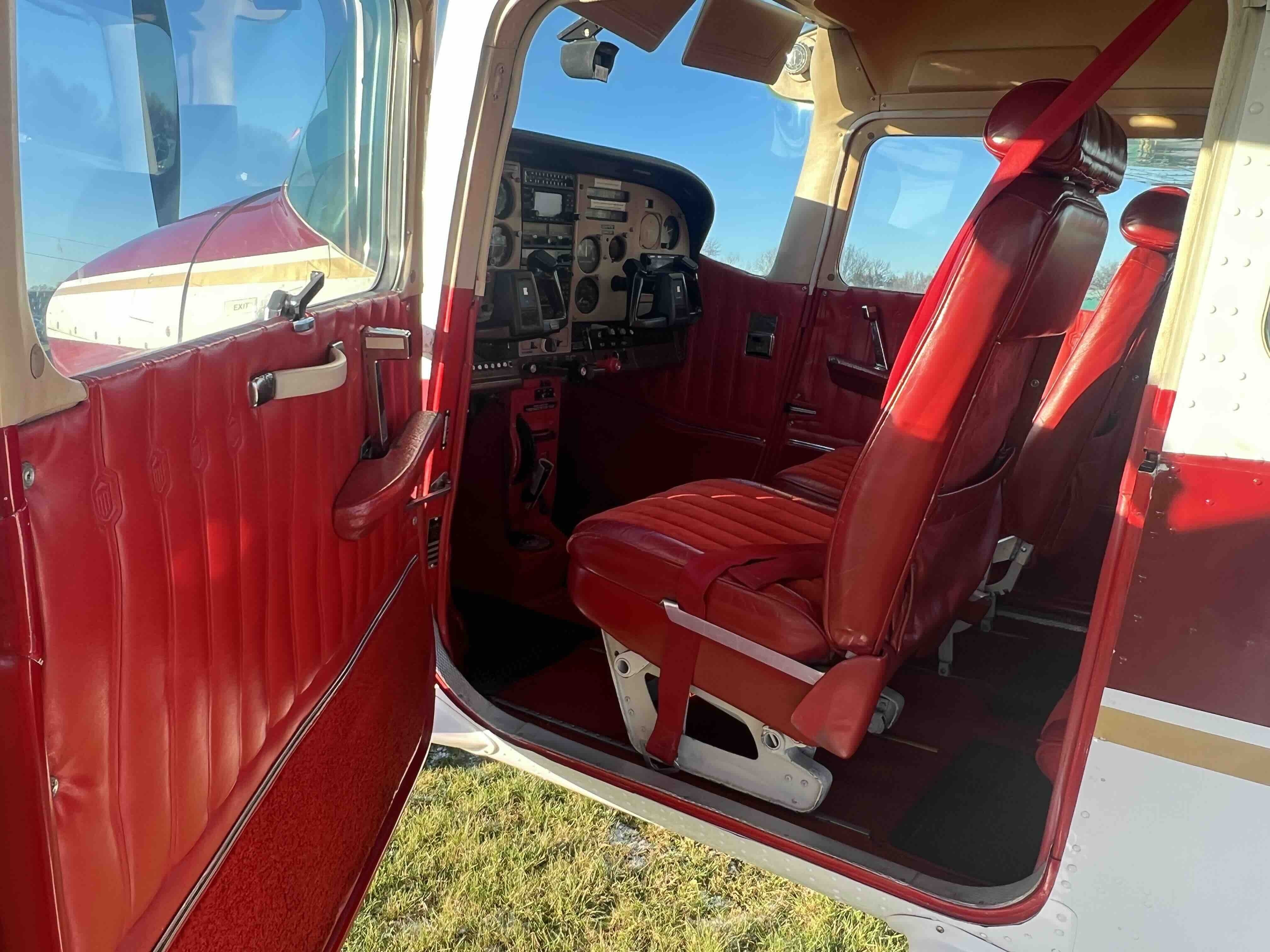 세스나 182Q Skylane 1979 사진 4