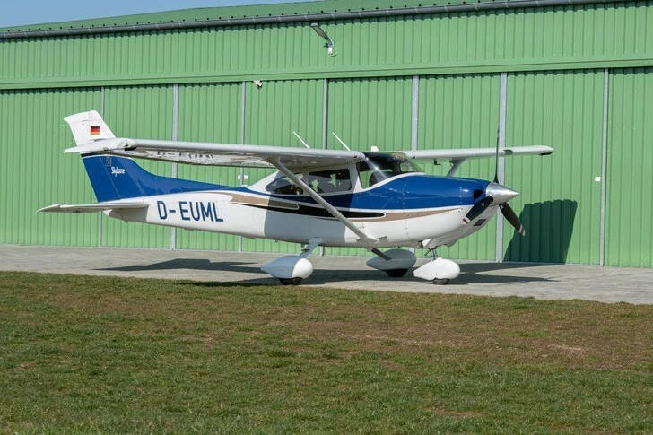 2004 Cessna 182T Skylane for sale