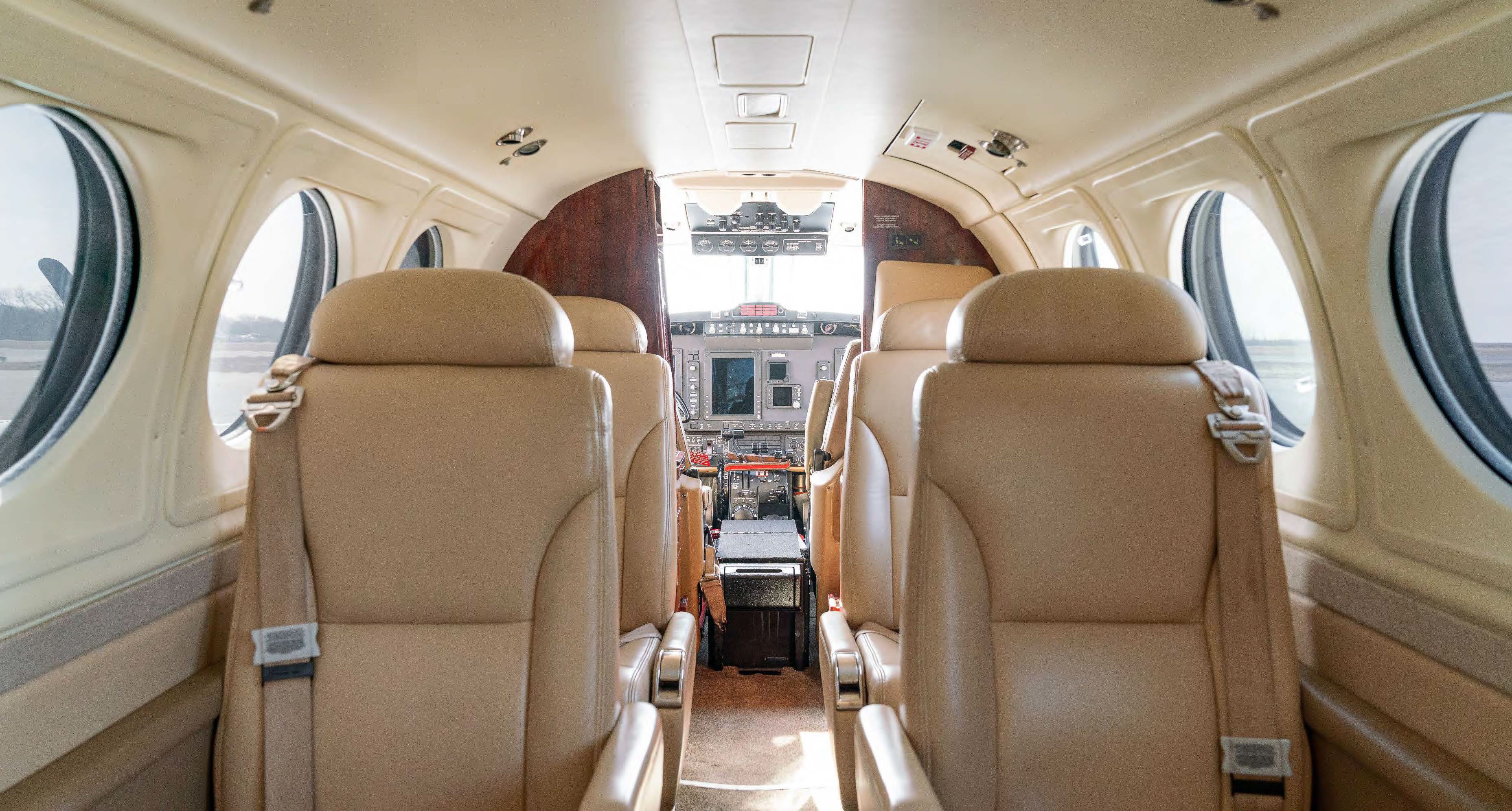 2008 Beechcraft King Air B200GT (C-GGPX), photo 2