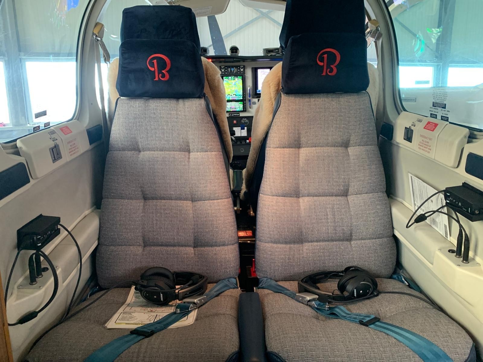 1991 Beechcraft B36TC Bonanza, photo 2