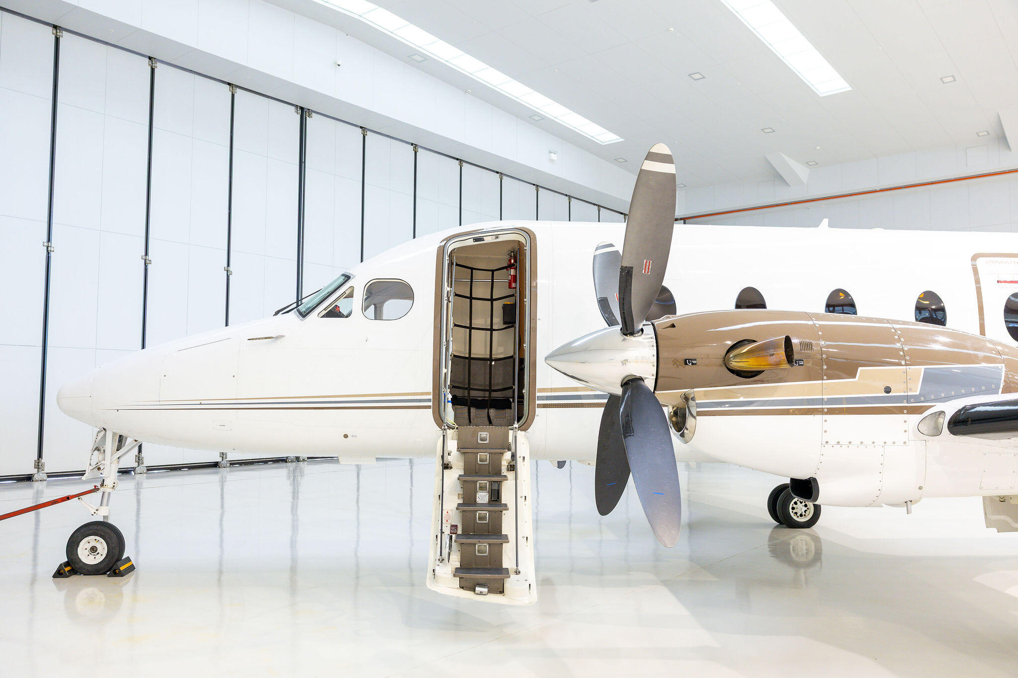 2000 Beechcraft 1900D (DQ-LIS), photo 3
