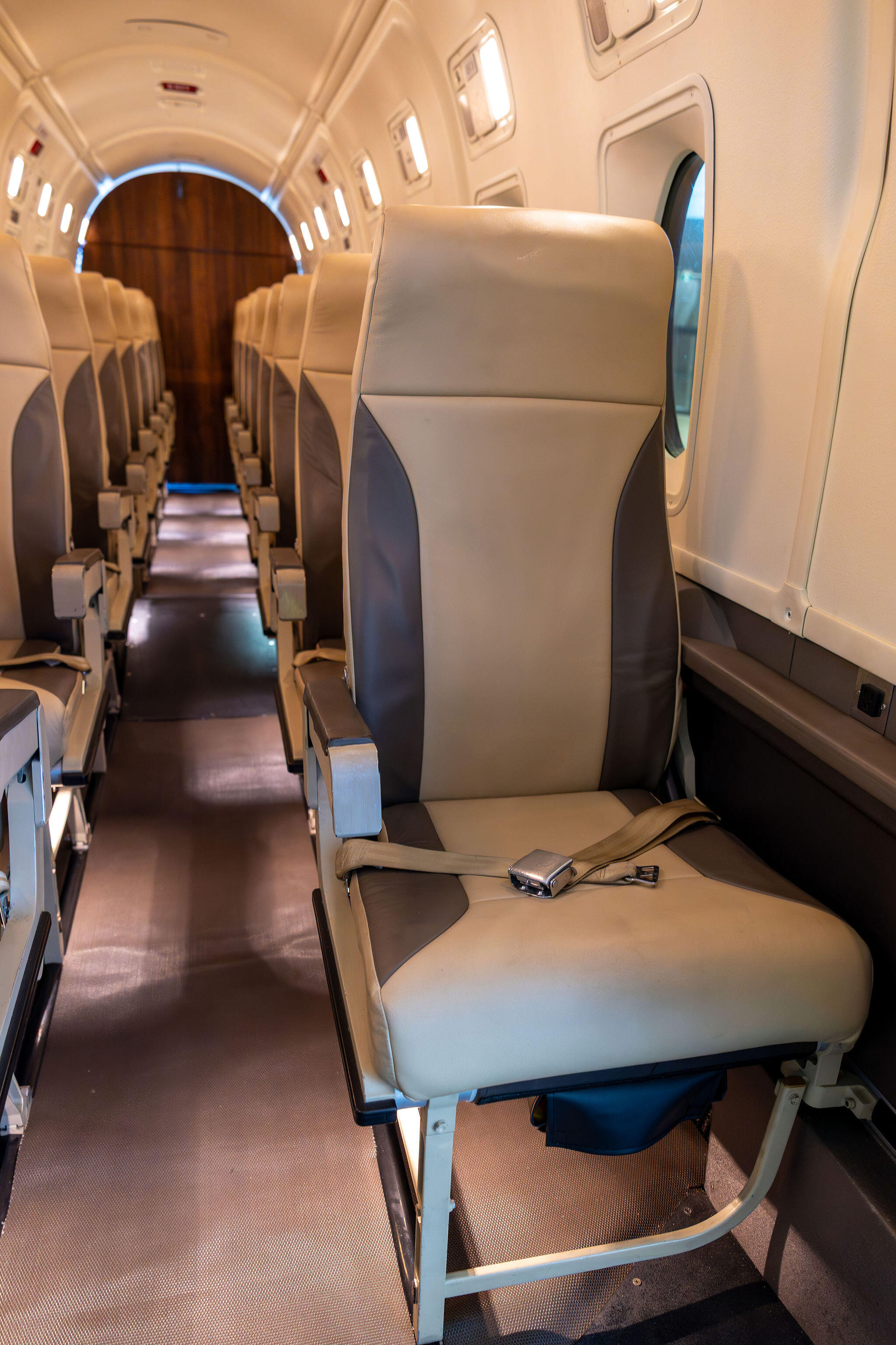 2000 Beechcraft 1900D (DQ-LIS), photo 8