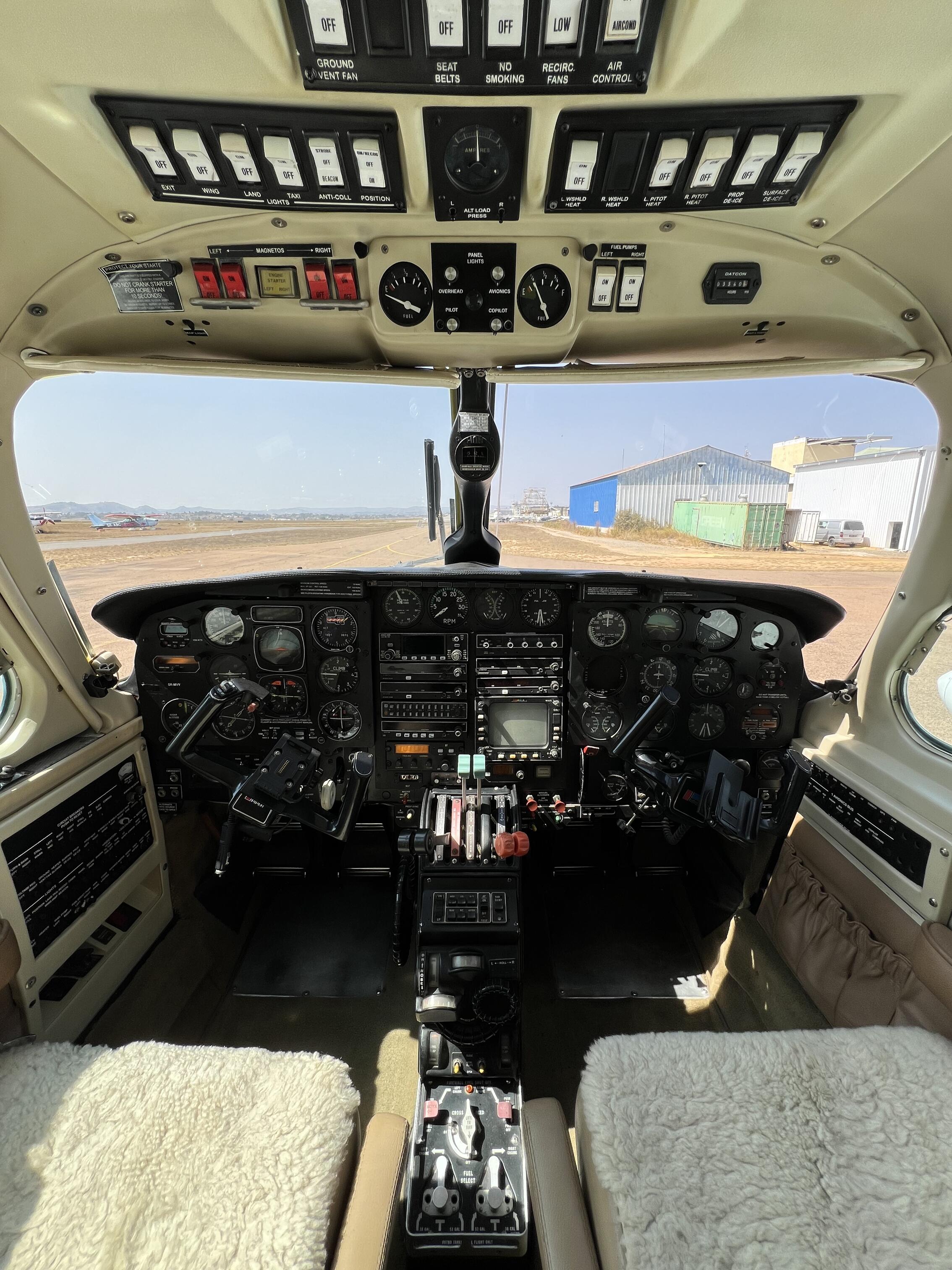 파이퍼 Navajo Chieftain 1981 사진 8
