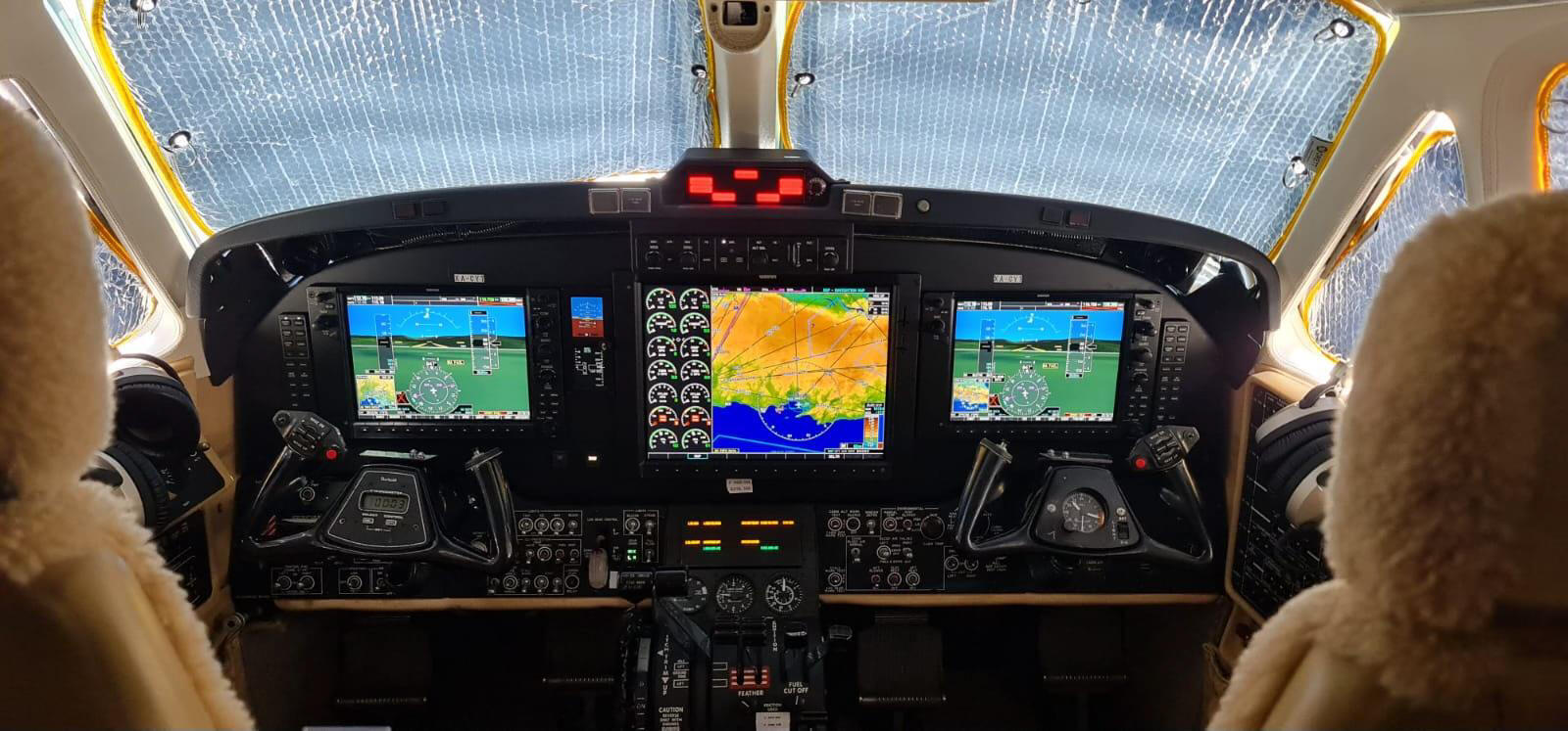 1999 Beechcraft King Air 350, photo 2