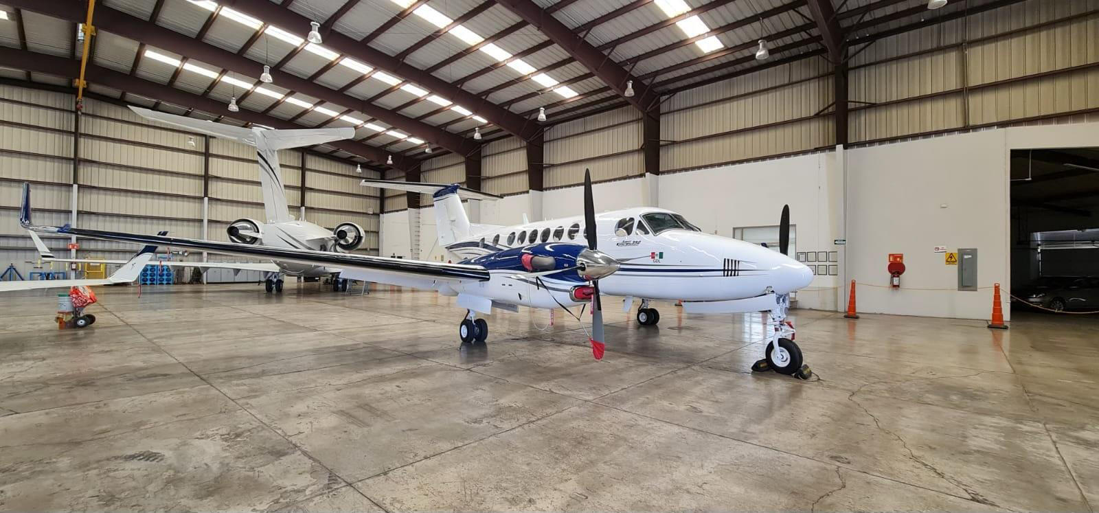 1999 Beechcraft King Air 350, photo 1