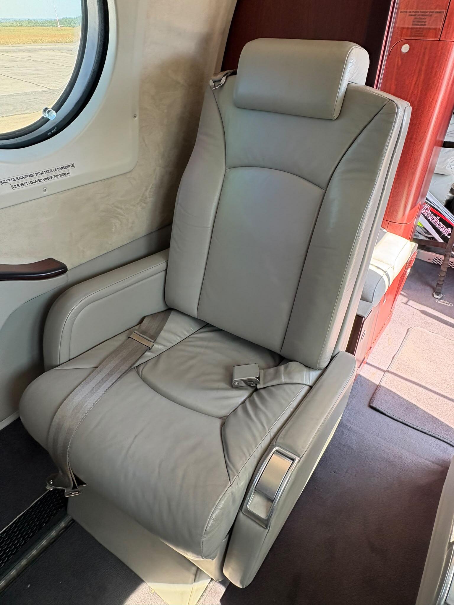 1982 Beechcraft King Air B200, photo 6