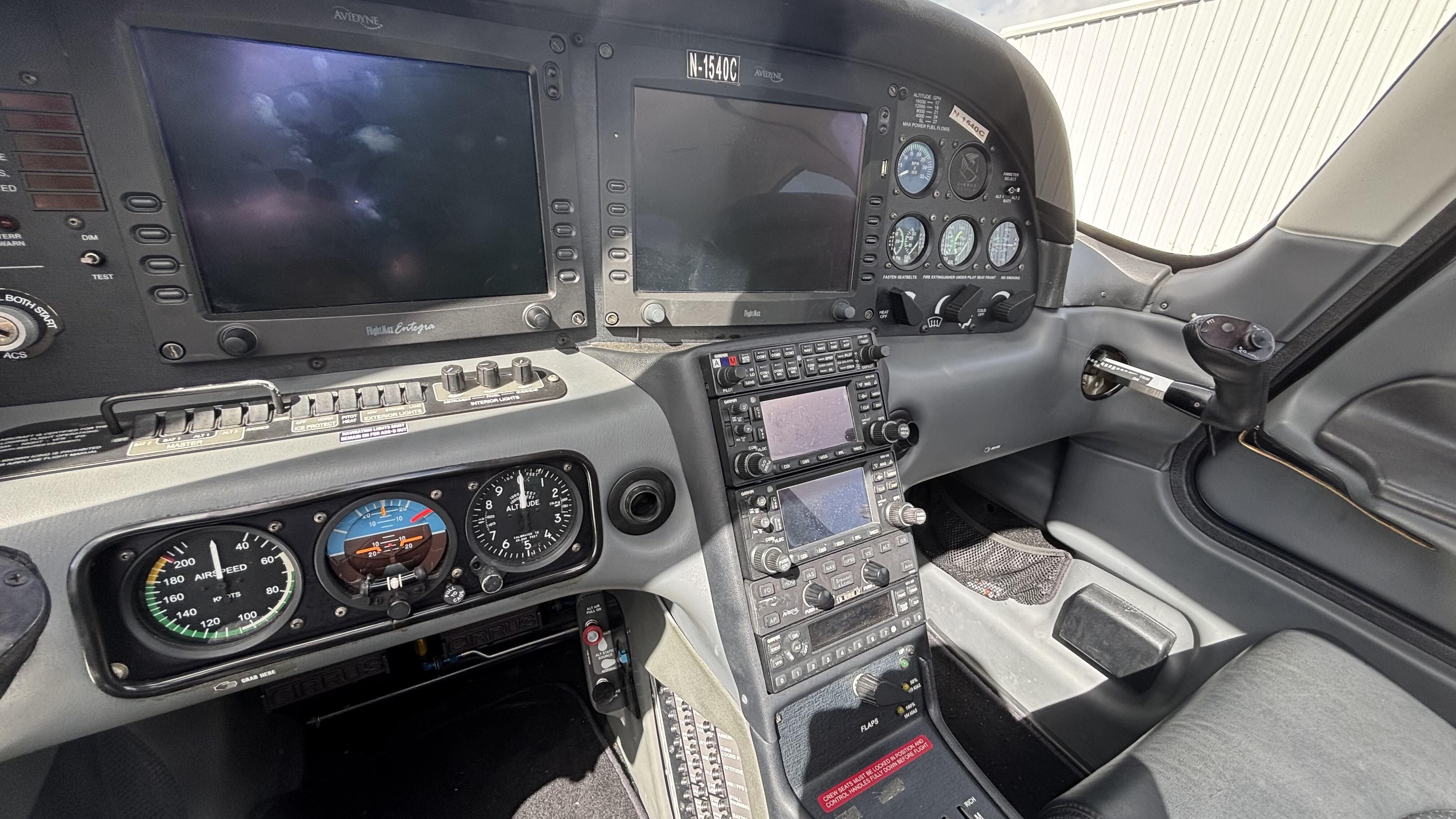시러스 SR22 G2 GTS 2005 사진 2