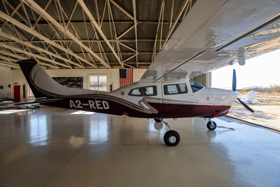 1975 Cessna 210, photo 1