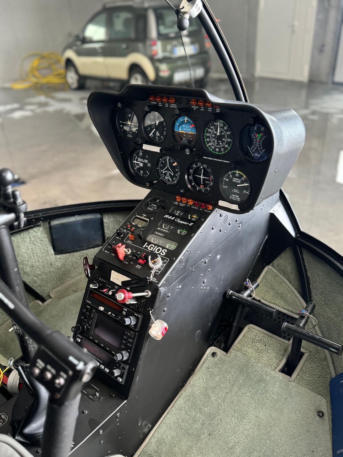 로빈슨 R44 Clipper II 2005 사진 7