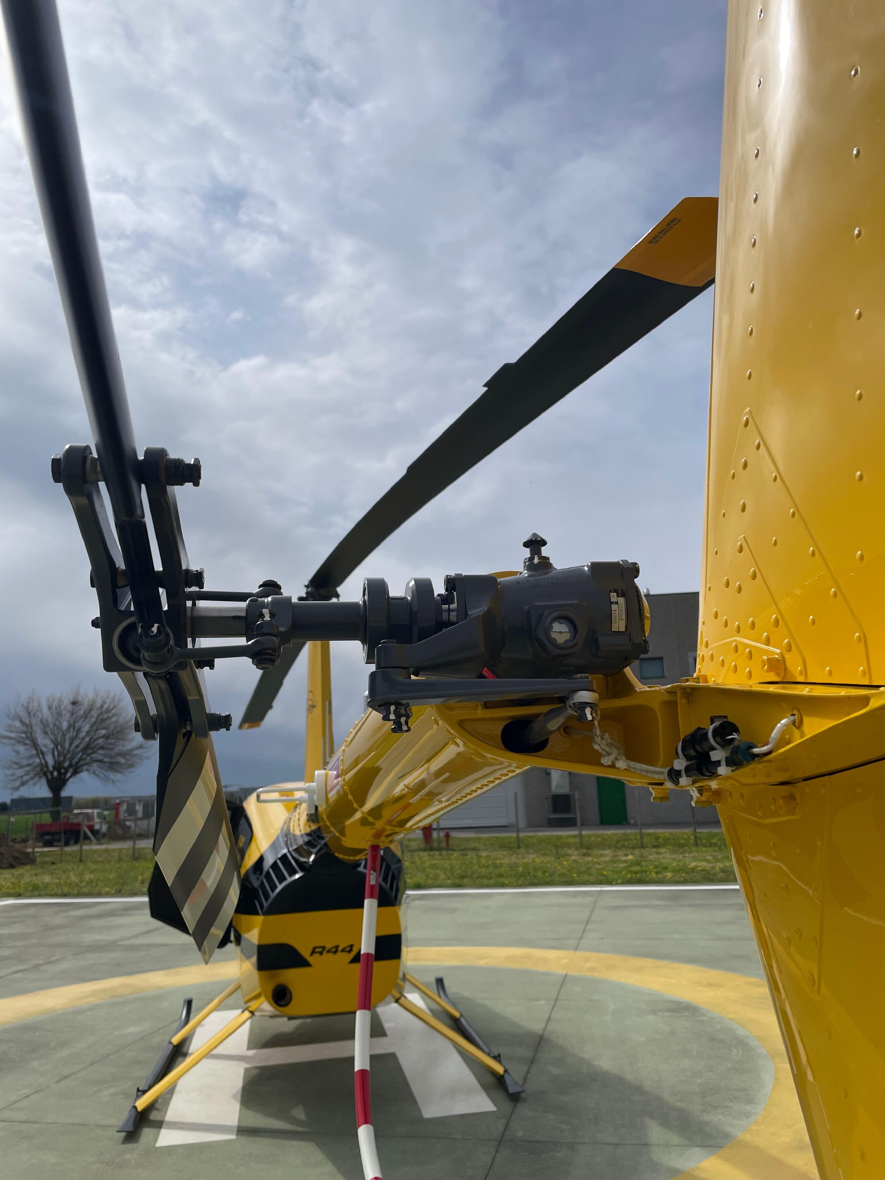로빈슨 R44 Raven II 2011 사진 4
