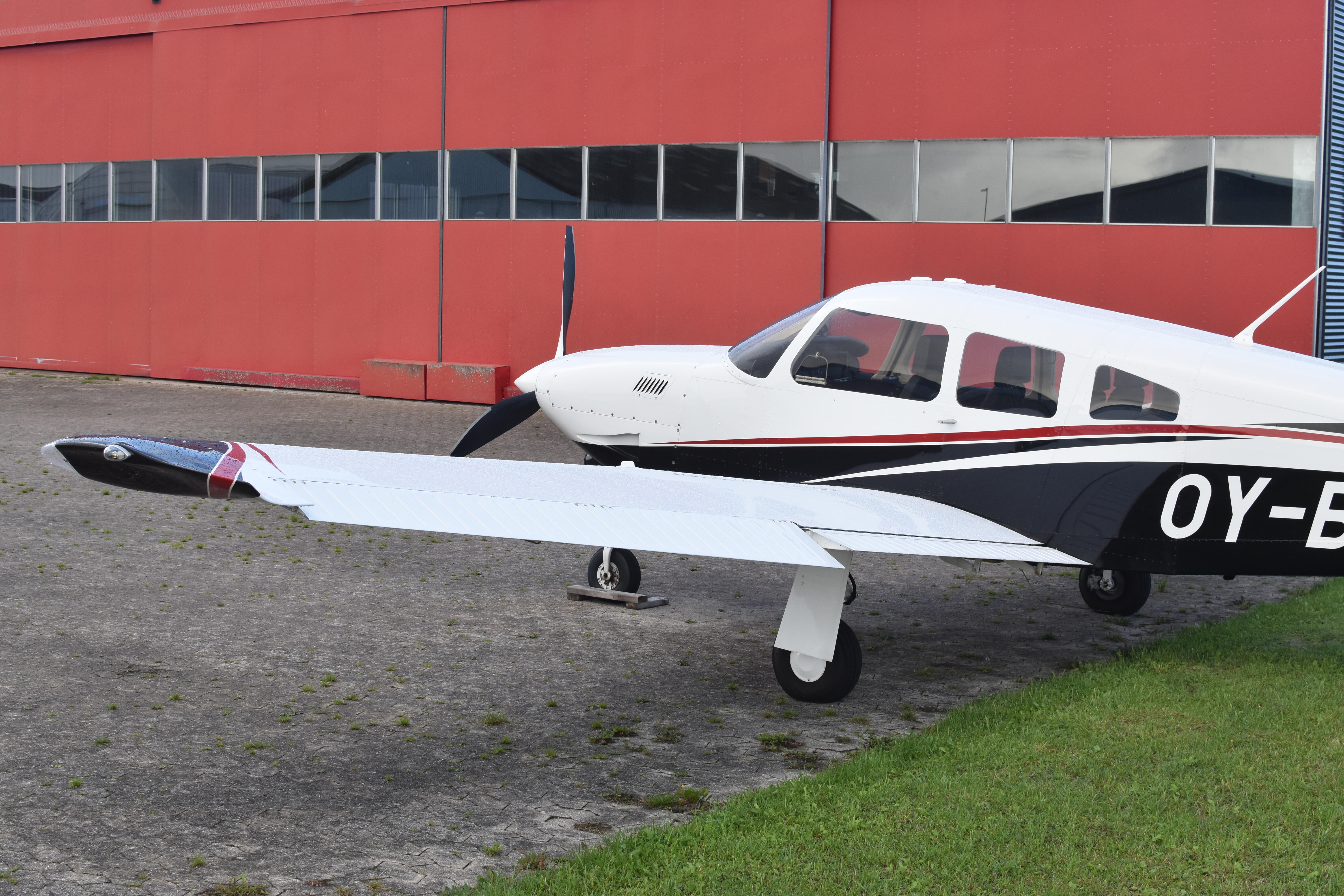 파이퍼 Turbo Arrow III 1977 사진 2