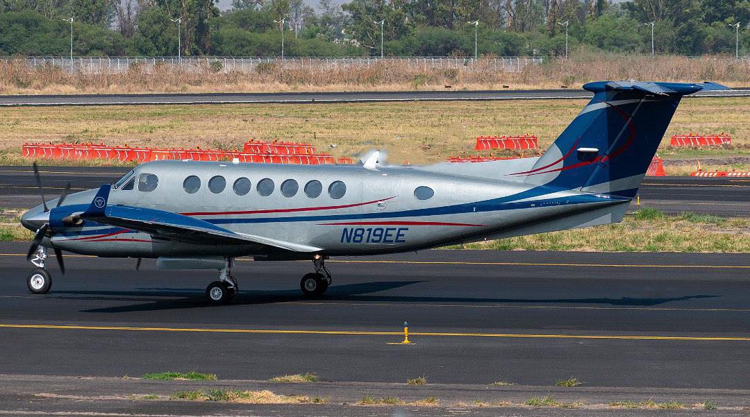 1998 Beechcraft King Air 350, photo 1