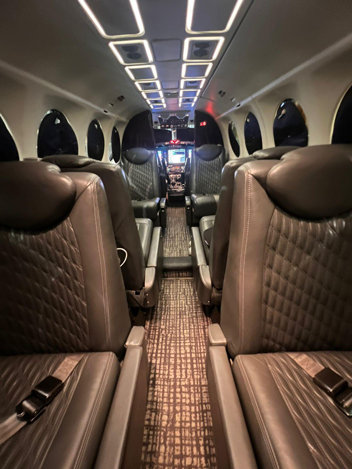 1998 Beechcraft King Air 350, photo 2