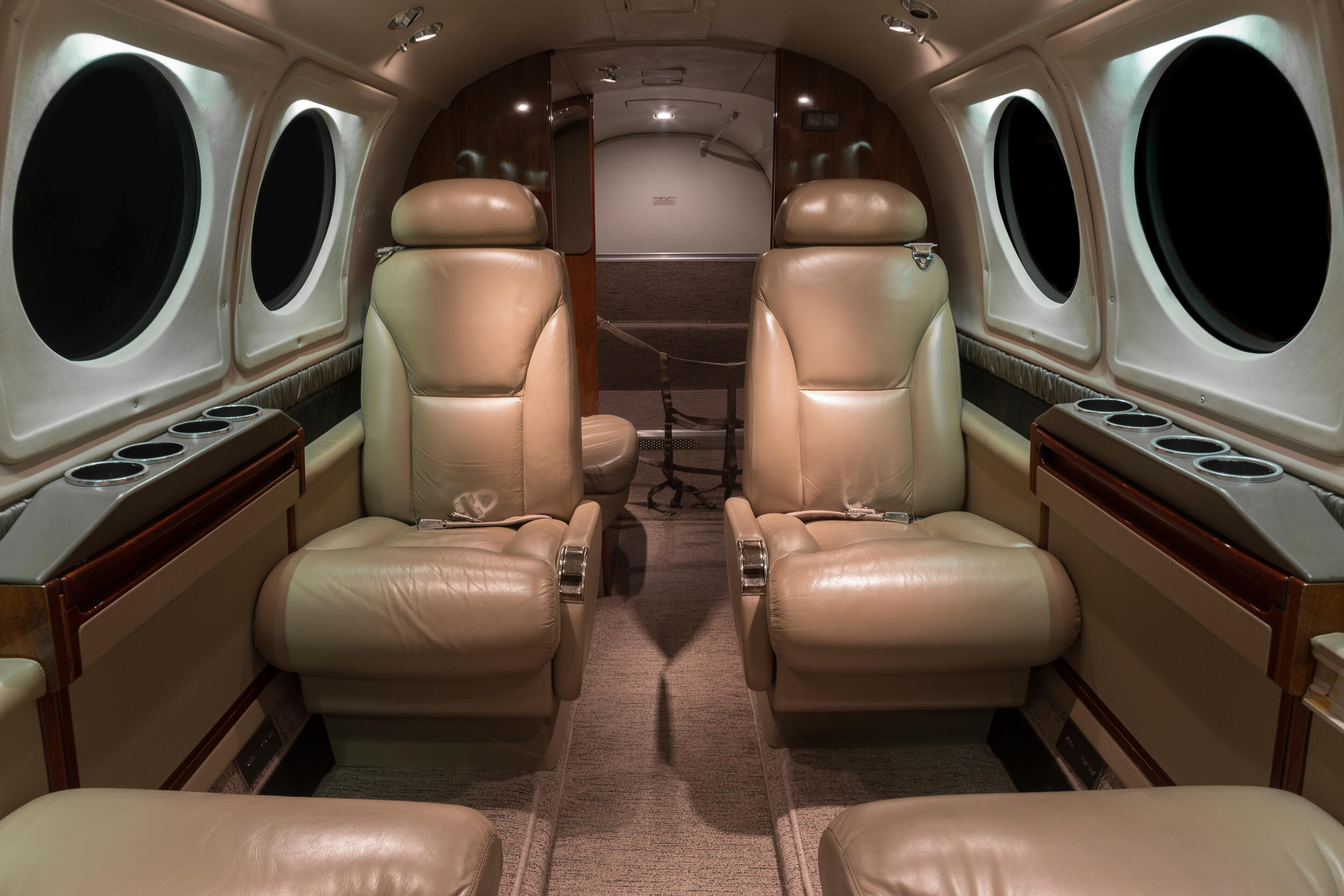 2007 Beechcraft King Air B200 (N223MW), photo 4