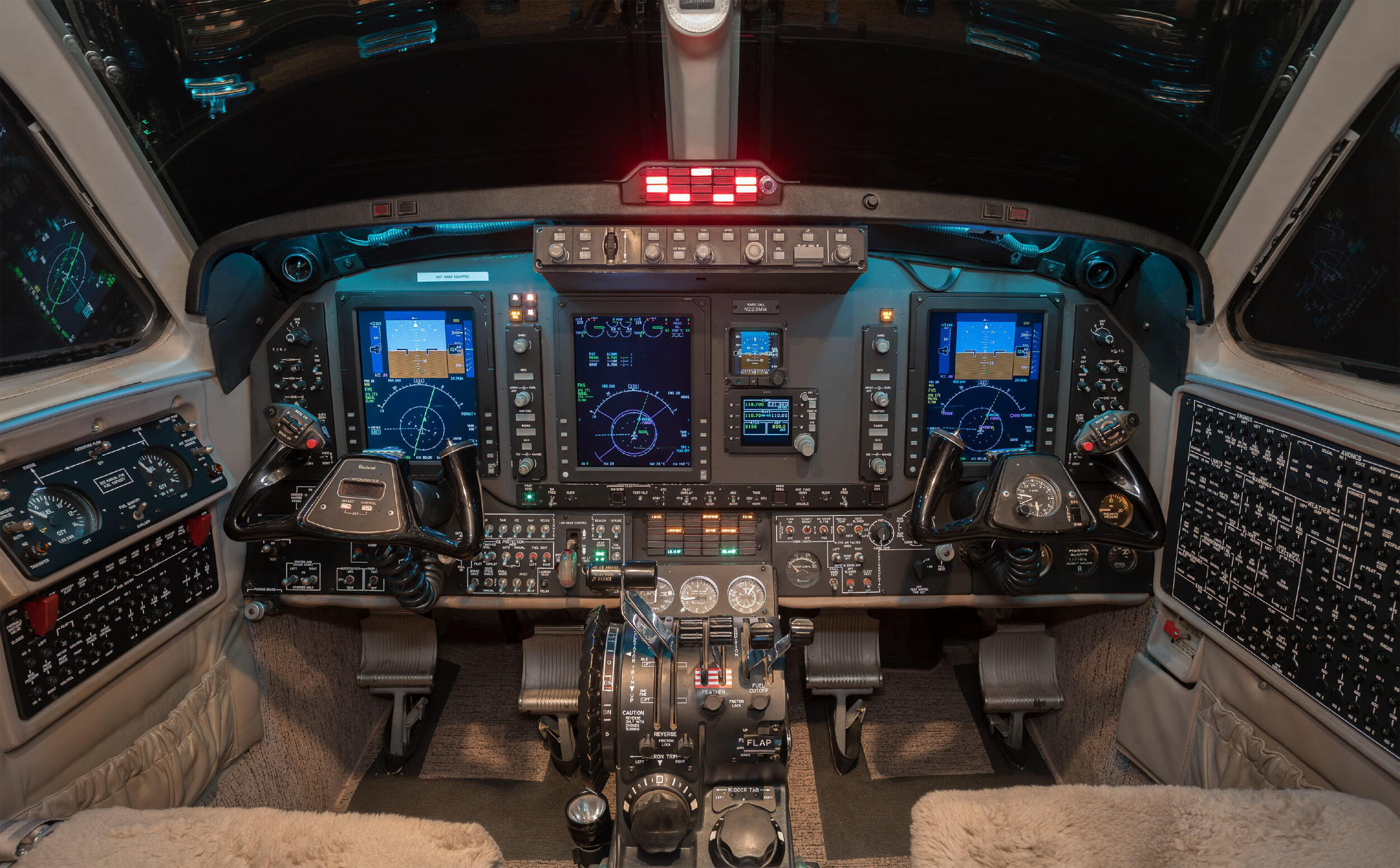 2007 Beechcraft King Air B200 (N223MW), photo 2