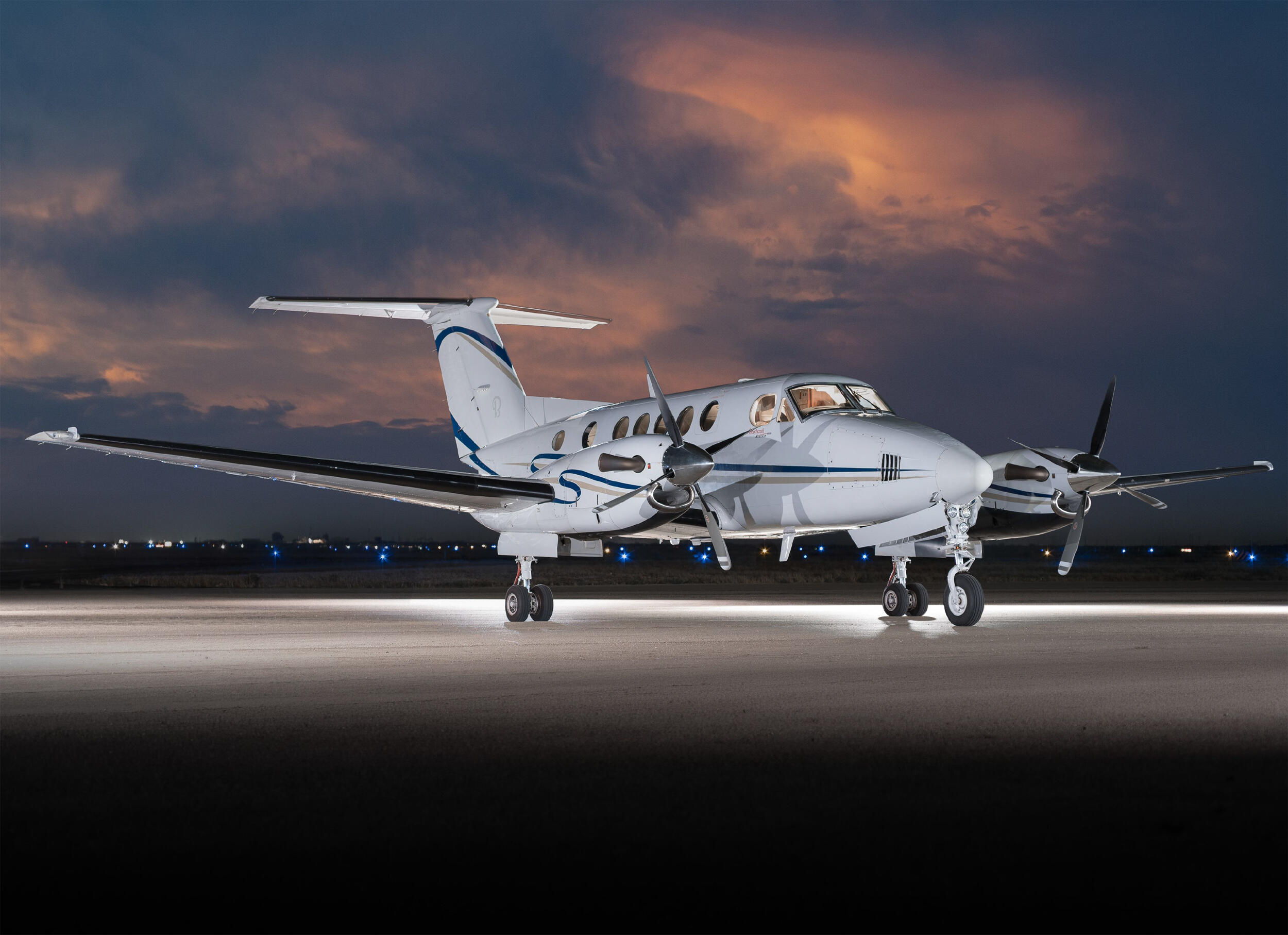 2007 Beechcraft King Air B200 (N223MW), photo 1