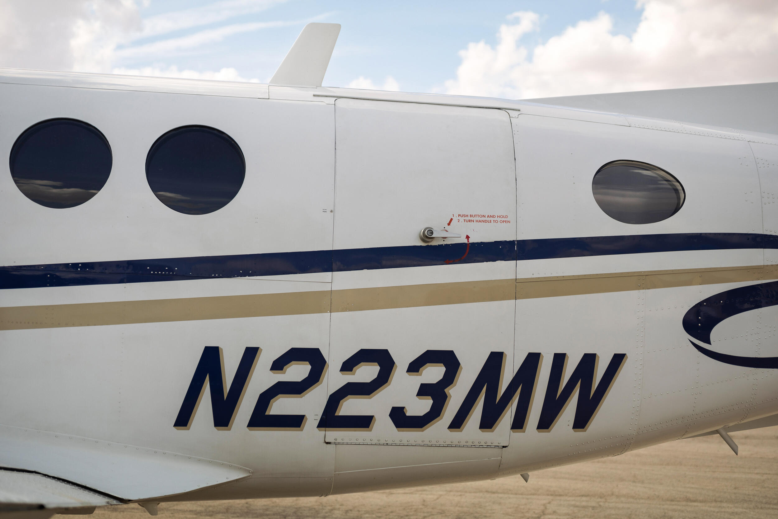 2007 Beechcraft King Air B200 (N223MW), photo 8