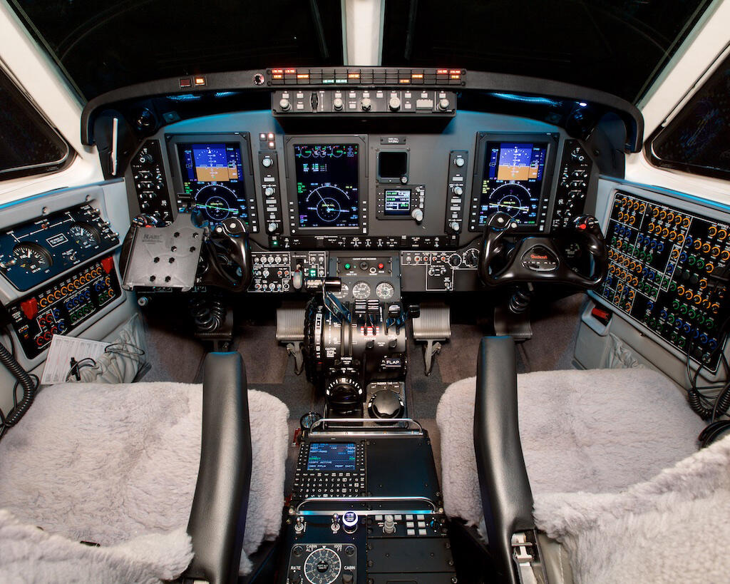 2014 Beechcraft King Air C90GTx (N49MJ), photo 8