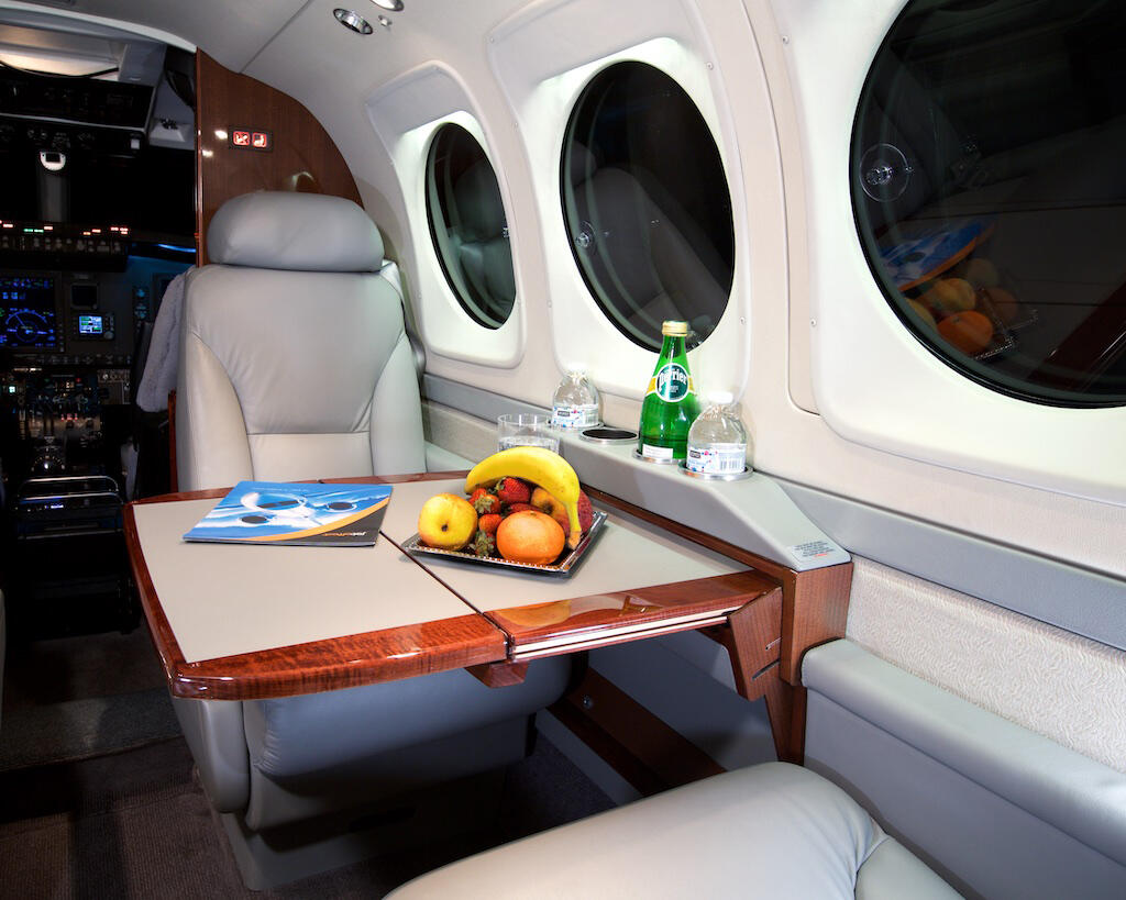 2014 Beechcraft King Air C90GTx (N49MJ), photo 4